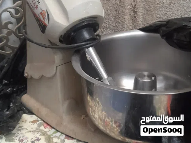عجانه صناعة سوريه جيوبستار غير مستخدمه. سعة 10كيلو طحين تشيل