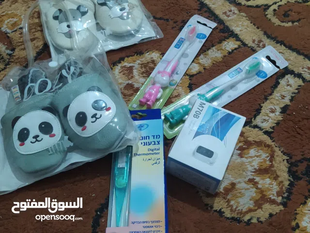 عدد حبات بوت بي بي48 وفرشاة اسنان 69حبه وميزان حرارة 18حبه  العنوان السموع  بعد سوبر ماركت ابو اياد