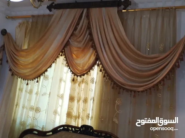 بردايه ثلاث قطع مع جسرين بخامة مميزة وبحاله الجديد