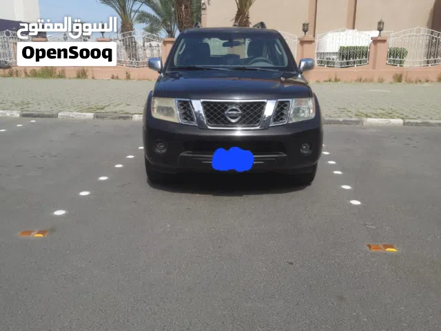 2011 نيسان باثفايندر Standard