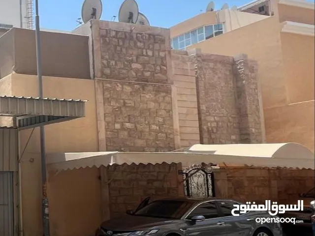 0m2 3 Bedrooms Townhouse for Sale in Manama Umm Al Hassam