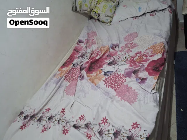 سرير مع مرتبه