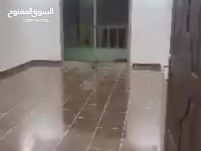 شقه للبيع بالمهبوله دور اول تصلح للعوائل 4 غرف 3 حمامات صاله بلكونه صغيره و مطبخ