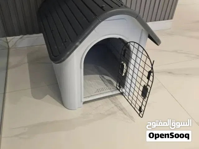 بيت للكلاب والقطط – بحالة الوكالة للبيع مناسب للكلاب والقطط المتوسطة والكبيرة.