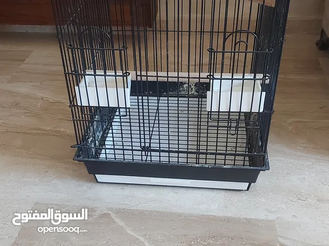 قفص طيور معدن ايطالي حجم كبير لون اسود ارتفاع 68سم عرض 46سم مع صحنين ودرج سفلي متحرك ومسكتين معدن