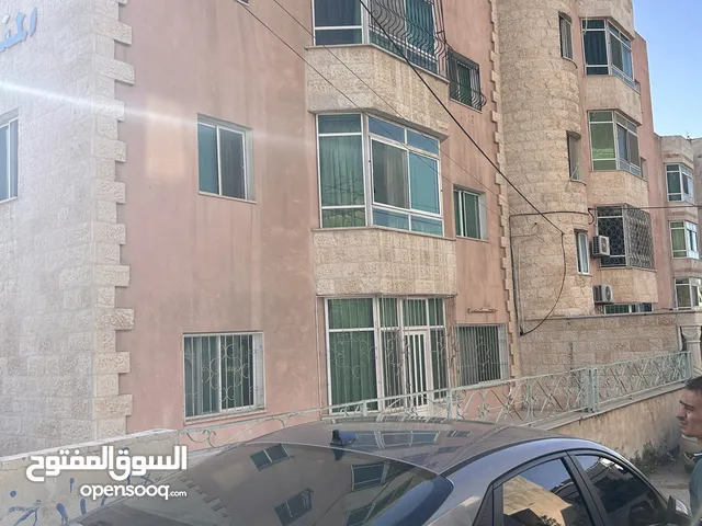 شقه في اربد للبيع من المالك مباشرة المساحة 139 م 4 غرف وصاله ومطبخ وحمامين شرقية وغربية وجنوبيه