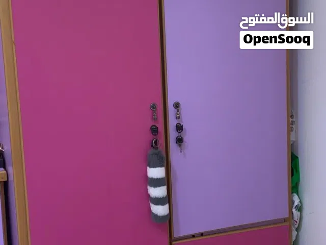 غرفة نوم بنات / سرير واحد، خزانة بابين، مكتب، كومودينة، تسريحة