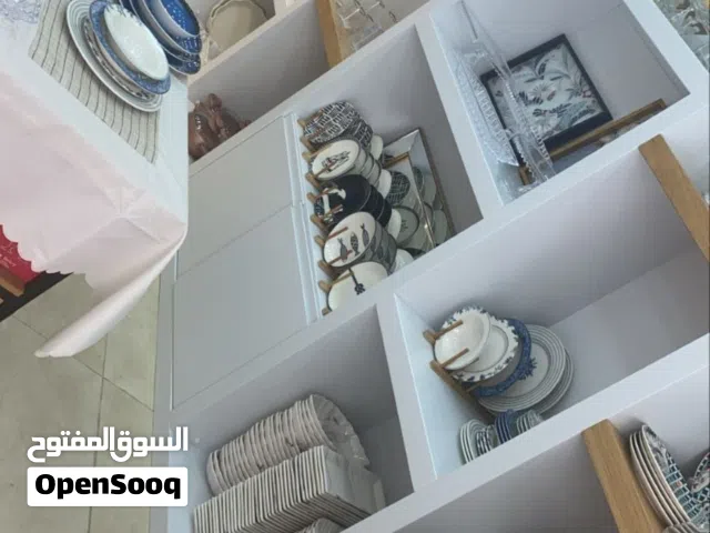 رفوف وديكورات خشبية