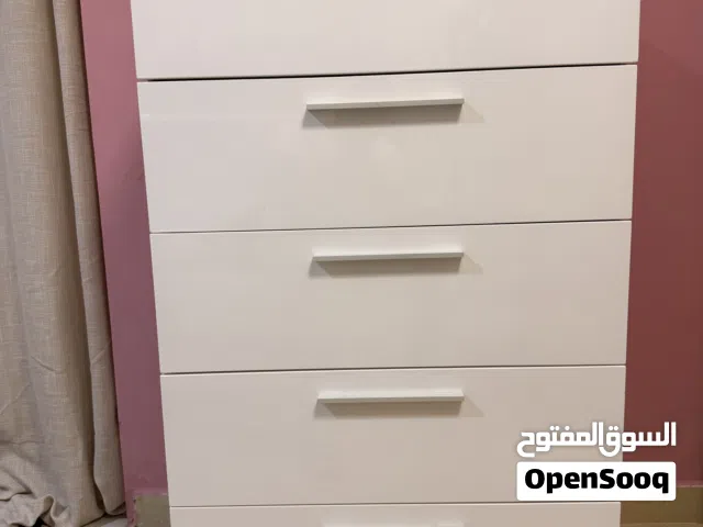 فرصة رائعة لاقتناء خزانة أدراج فاخرة وعملي ماركة  هوم سنتر   Home Center 5-Drawer Chest