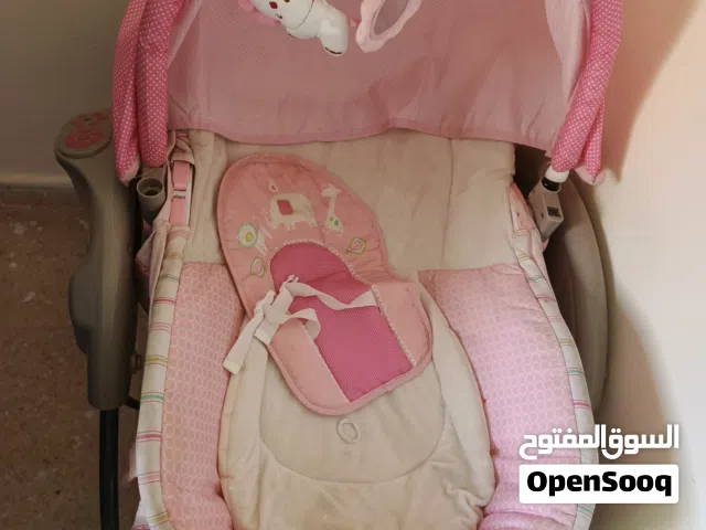 سرير هزاز للاطفال كهربا وبطاريه مناسب جدا