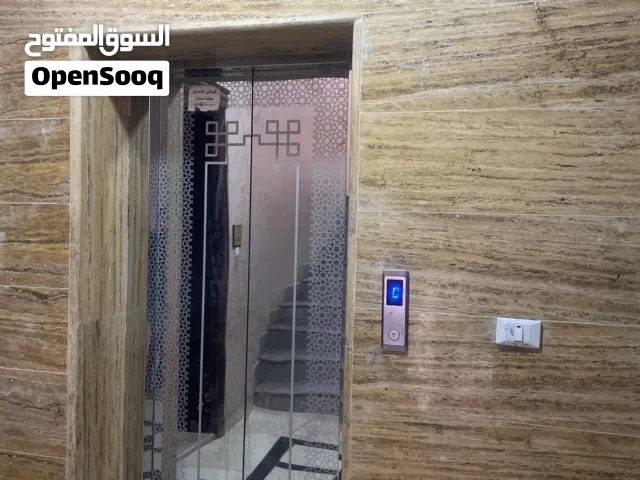 شقة سوبر ديلوكس في اجمل مناطق ابو علندا خلف كارفور غرفتين نوم منها ماستر مع صالة وغرفة ضيوف وحمامات