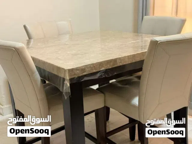 طاولة طعام رخامية فاخرة وشبه جديدة + أربع کراسي جلد شبه جديدة . Dining Table