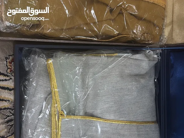 للبيع ابشوت واحد بغلي واحد بشت سوري جديده اشتريهم ولا مره لبستهم جديده