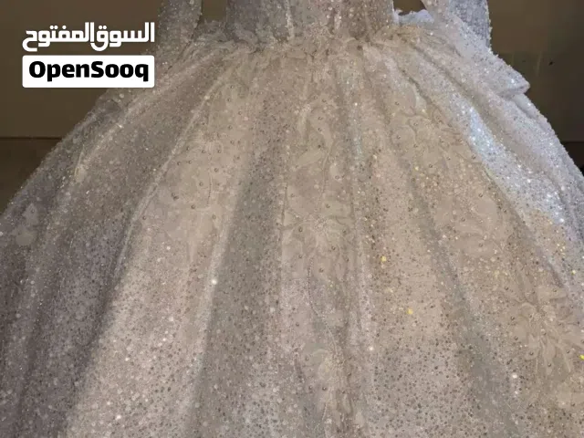 بدلات زفاف فخمة