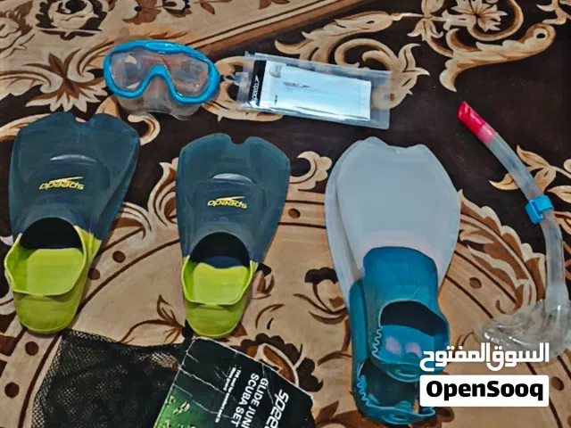 معدات رياضيه (سباحه) ماركه speedo غير مستعمل طقيه+نضاره+ 2 زعانف+انبوب الغطس فقط ب 15 دينار .