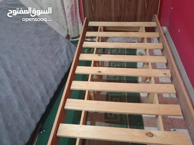 تخت خشب مفرد 15 دينار