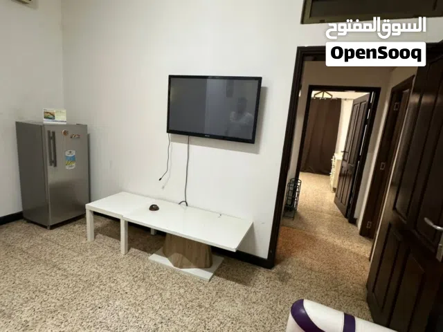 شقة غرفة وصالة مفروشة قريب السفينة مول وقريب البحر خلف شارع 18 نوفمبر وقريب مول افنيوز
