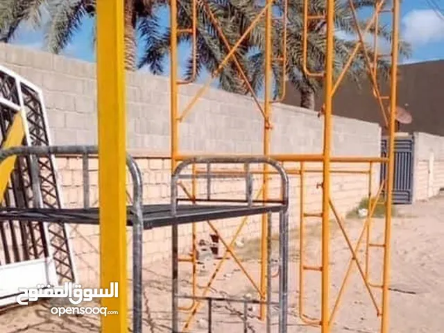 سقالة كبيرة وسقالة صغيرة صقالة جبس طاولونات وبراميل وكل شي تبيه موجود للايجار كزيوني