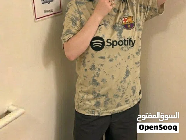تيشرتات بكل القياسات والالوان