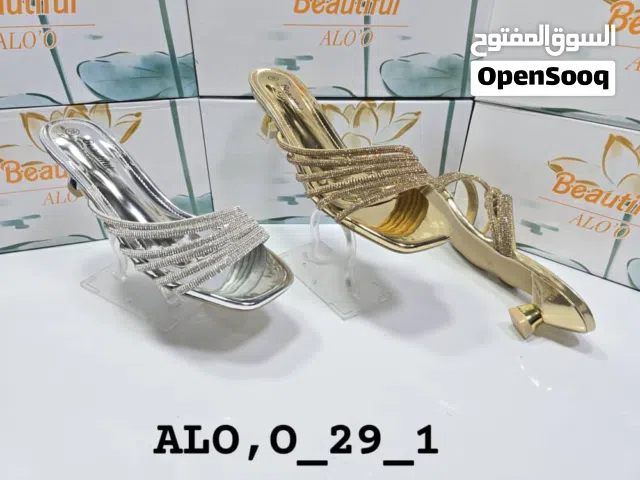 صنادل نسائي دروع