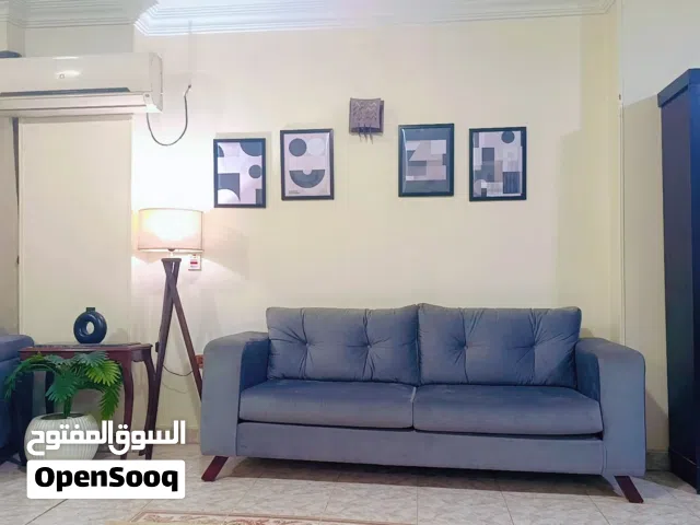 انتريه مودرن خشب زان تنجيد سوفت عبارة عن كنبتين واتنين كرسي للبيع في اكتوبر