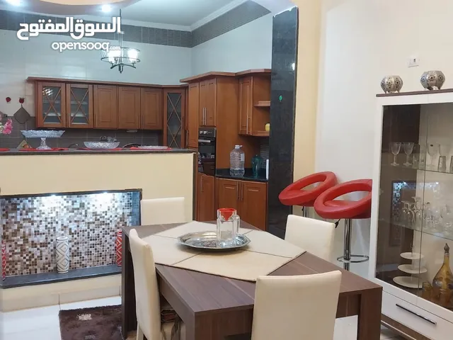 220 m2 3 Bedrooms Townhouse for Rent in Tripoli Ain Zara