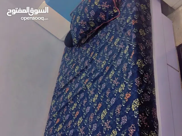 Bed and cubourd for sale without delivery