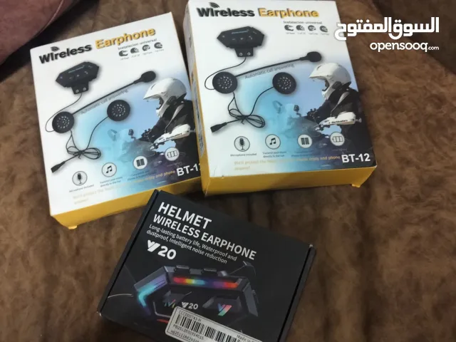 سماعات للخوذه ماركه  b12 موجود قطعتين الوحد على 80   ماركه v20 شبه جديده  على 80 (مايك ثابت )