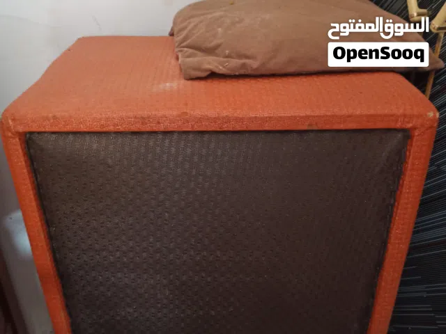 طاولة قهوي عالبرتقالي قنينة و نظيفة للبيع بسعر كزيوني جدا ربي يبارك