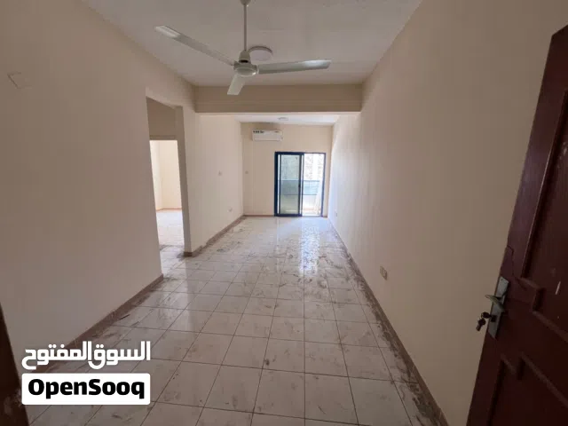 صاله مساحه كبيره تقسيمات ممتازة صيانه على المالك نظام التكييف والتبريد اسبيلت موقع متميز وخدمي ط