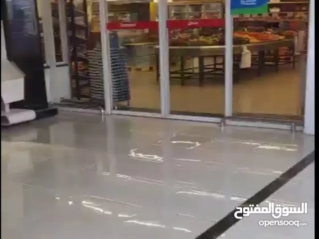 محل مميز للايجار بمساحه 1080م يصلح لسوق ضخم سوبرماركت او خضار بموقع مميز وحيوي