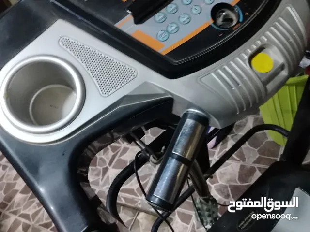 جهاز جري جديد هو مستعمل بس نظيف ما بيه اي شيء يحمل وزن 150 وجهوه تقريبا نظيف