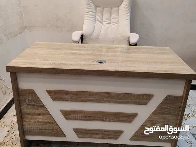 للبيع كرسي و مكتب