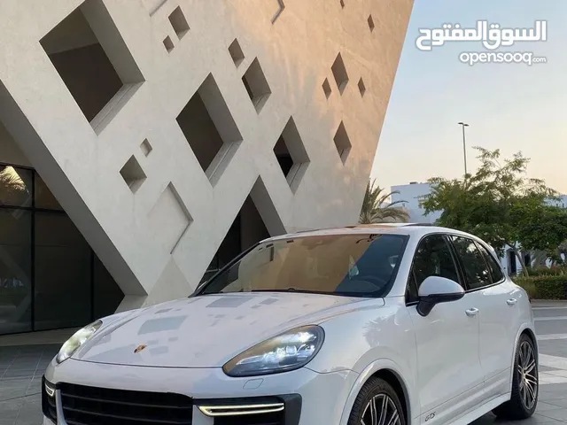 Porsche Cayenne 2016 in Muscat