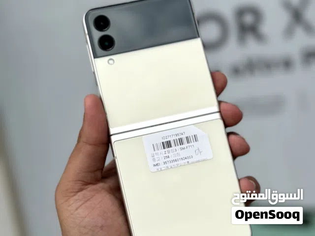 Samsung Galaxy Z Flip3 5G 256 GB in Muscat