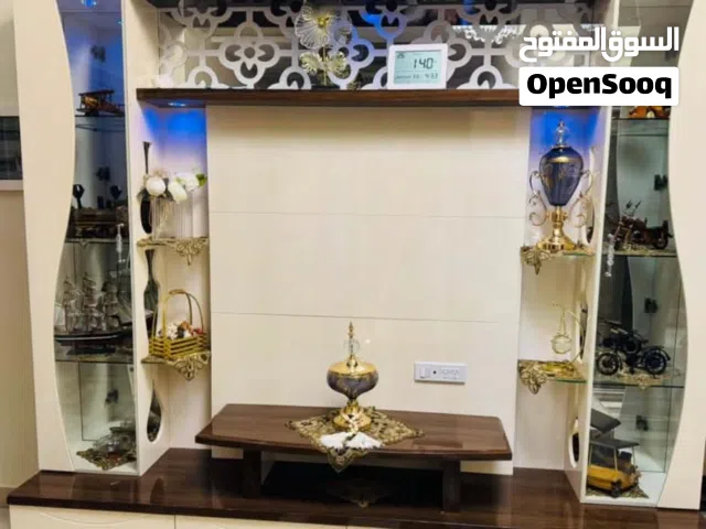 مكتبة شبه جديده