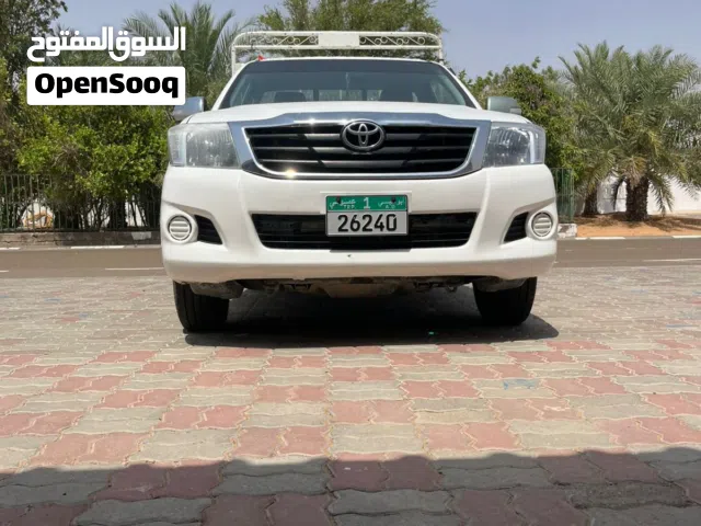 2014 تويوتا هيلوكس GL