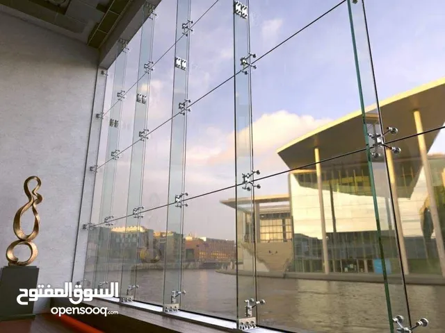 Glass pertition with spider fitting
