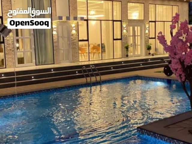 شاليه واستراحه في مسقط السيب للايجار اليومي غرفه بسريرمزدوج مطل على حوض سباحة خاص