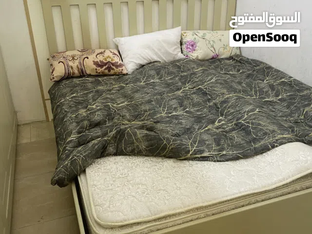 غرفه نوم مع توابعها