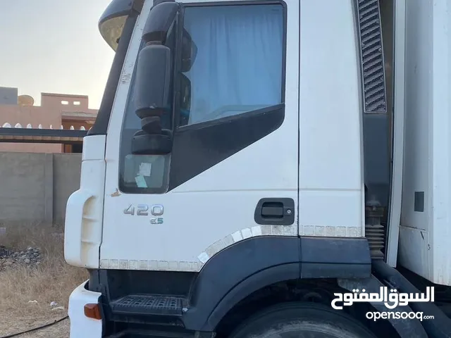 افيكو خفاش كورصة عشرة موديل 2011 ماشية 600قبل المليون متريتشي ثلاجة تباع ثلاجة طول سبعة متر ونص سيري