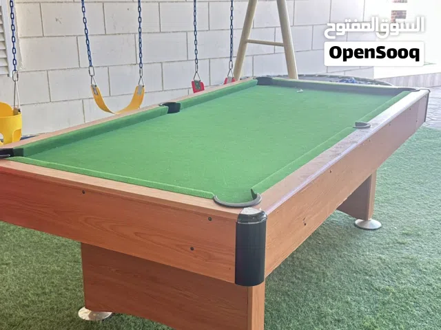 بلياردو شبه جديد مع مضارب وكور