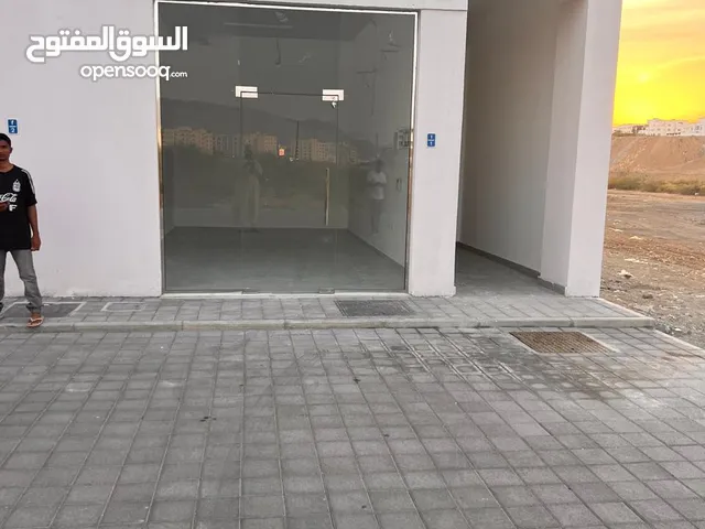 محل للإيجار السنوي مع فترة سماح شهرين في الأنصب ، بالقرب من بنك مسقط Shop/Office for rent