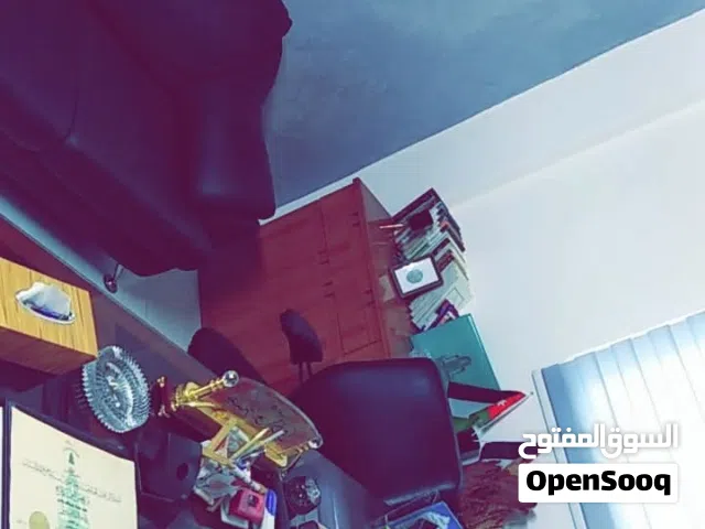 مكتب ومرفقات للبيع