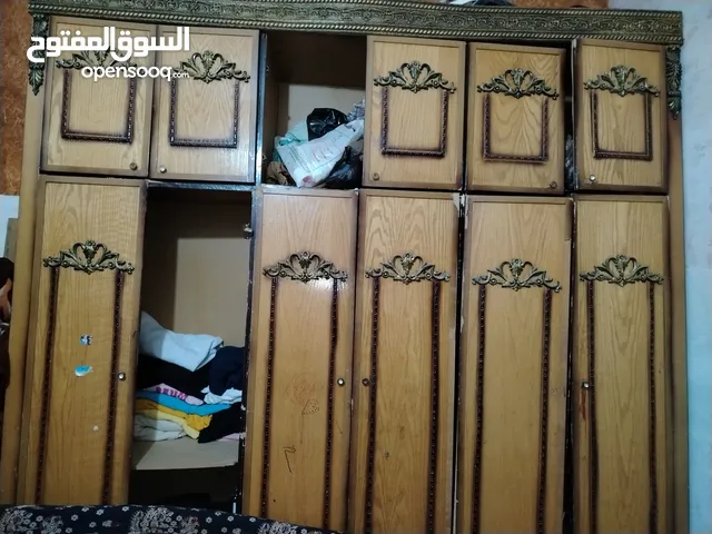خزانة طابقين مستعملة