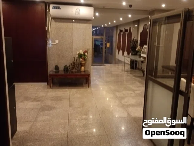 يوجد لدينا شقق واستديوهات  جميع الفندقيه ويوجد جميع الخدمات والمرافق