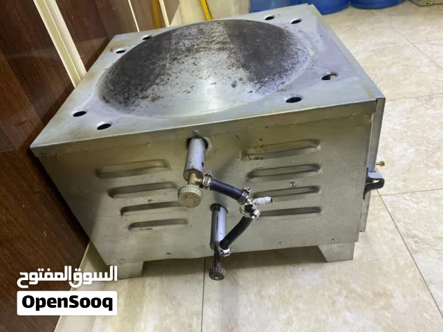 فرن صاج يشتغل من فوق ومن تحت  بحالة ممتازة حق خبز حق صواني داخل علي حسب  الاستخدام
