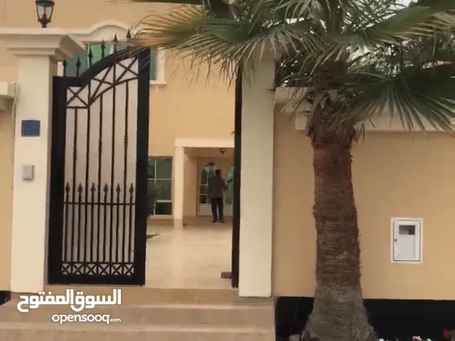 300 m2 3 Bedrooms Villa for Rent in Southern Governorate Riffa