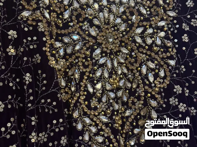 شنط وأحذية وعبايات وملابس تقليديه منوعه
