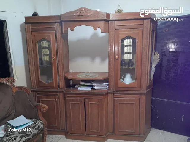 بوفيه خشب بحالة جيدة